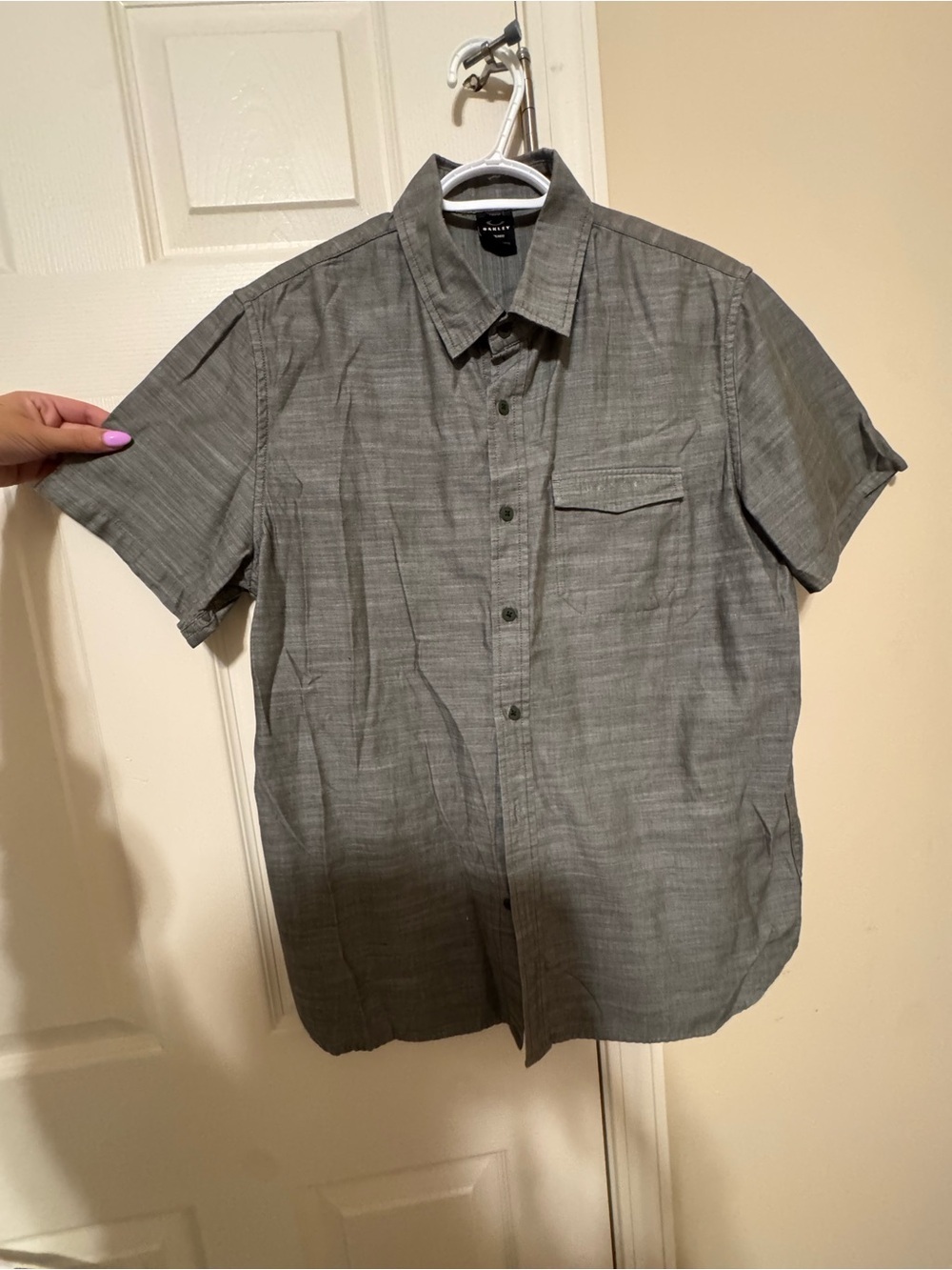 Oakley Men's Short-Sleeve Button-Down Shirt in Gray